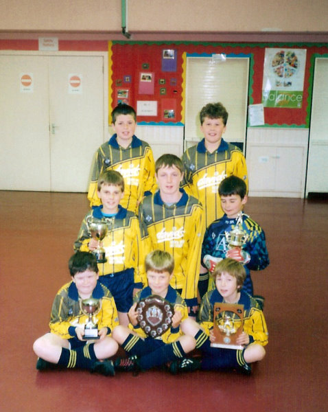 Tullynessle Football Team 2004